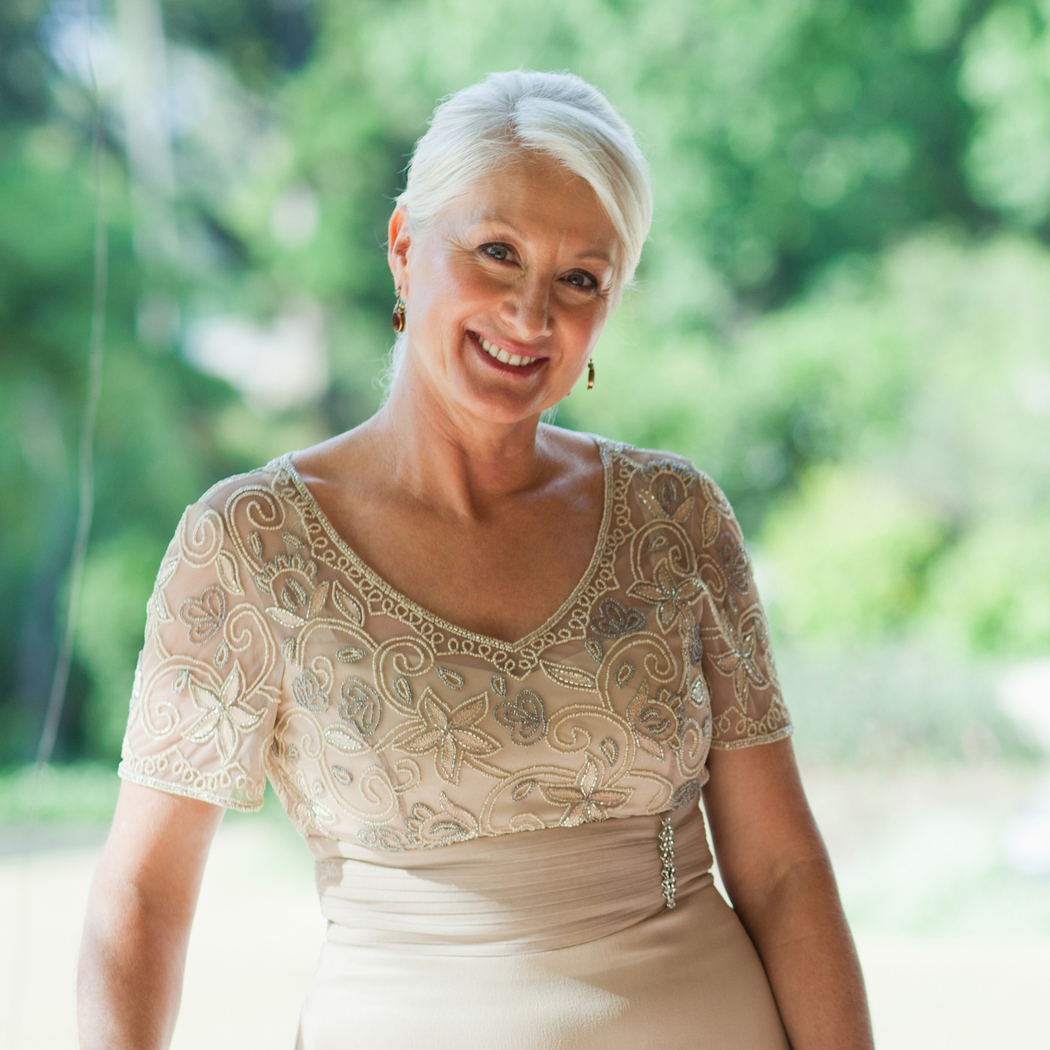 Seniorko, te sukienki na komunię dla babci to jedyny słuszny wybór w 2024. Są gustowne i wygodne